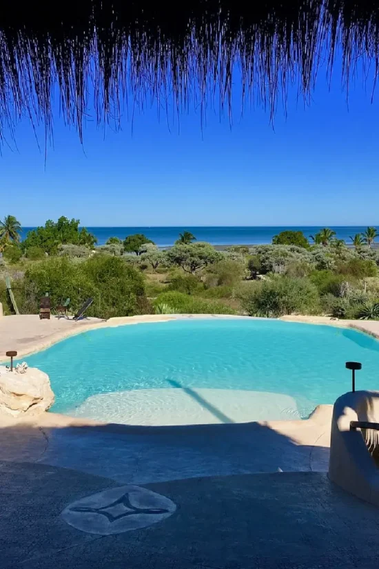 Piscine à débordement